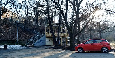 Altán v parku Jezerka *