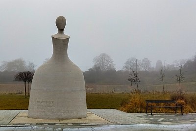 Taky žena, ale kamenná...*