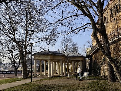 Taneční kolonáda v Denisových sadech *