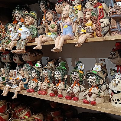 Krámek plný keramiky