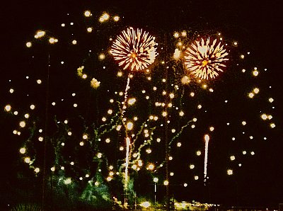 Rozsvícené noční nebe