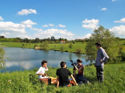 Piknik fotografů v trávě...