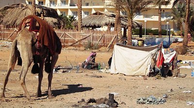 Ubohá existence sinajských beduinů v sousedství pětihvězdičkového hotelu