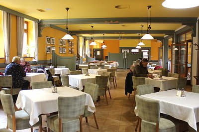 Je tu teplo a útolno