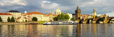 Letní červnový podvečer u Vltavy