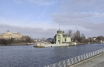 Malá vodní elektrárna na Štvanici