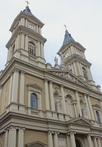 Přední část Katedrály Božského Spasitele