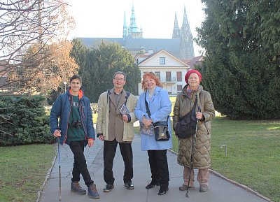 Doprovodily nás kamarádky z íčka