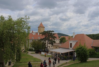Jsme na nádvoří zámku Veveří