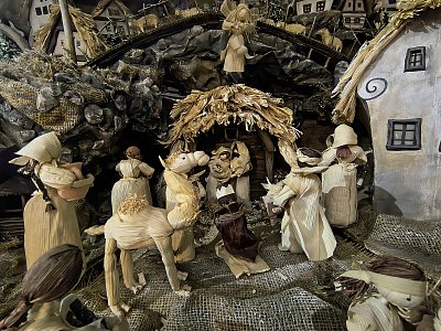 Podřípský betlém z kukuřičného šustí *