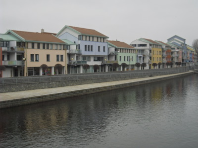 Jihočeské město Písek, pohled z kamenného mostu.