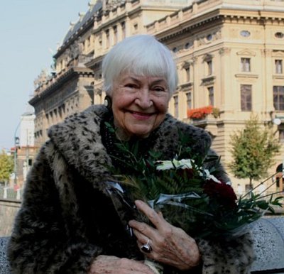 Šemberová při jedné z posledních návštěv Prahy.jpg