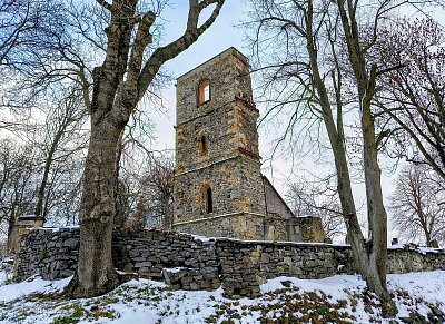 Toulky Českým středohořím - torzo zvonice v Mukařově *