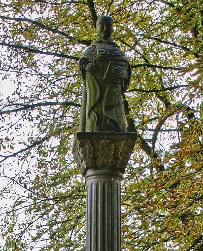 barokni-votivni-sloup-se-sochou-sv.-tomase-akvinskeho-a-erbem-collaltu-nechal-postavit-majitel-zdejsiho-panstvi-antonin-frantisek-hrabe-collalto.jpg