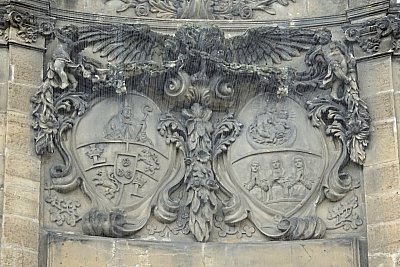 dsc01296-doksany-znak-na-portalu-1.jpg