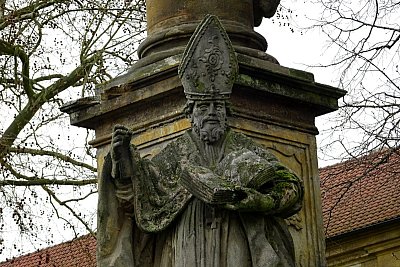 dsc01297-doksany.-morovy-sloup-detail-1.jpg