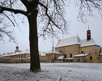 dsc02102-klaster-z-parku.jpg