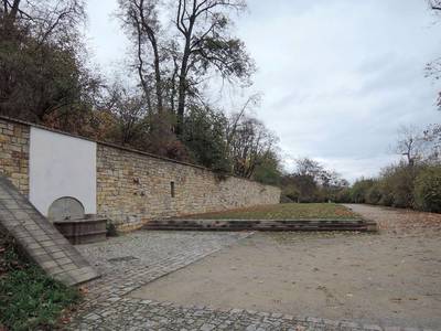 dscn0426-tady-byval-sklenik-nebo-oranzerie.jpg