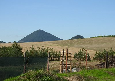 dscn4376-milesovka-od-skalky.jpg