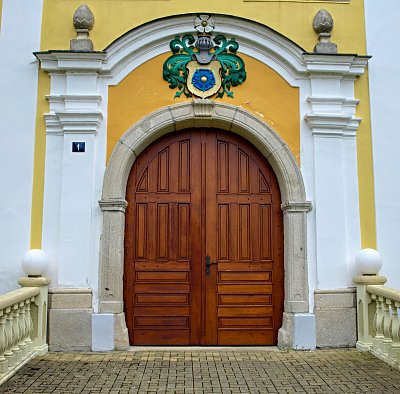 dvere-do-zamku.jpg
