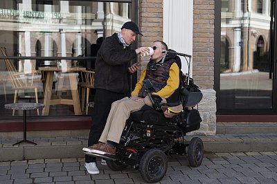 Sněmovna schválila valorizaci příspěvku na péči v prvním a druhém stupni závislosti