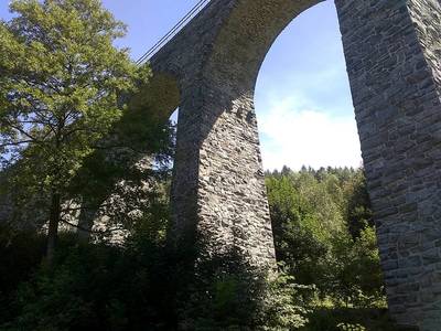 Velký Novinský viadukt je nejvyšší a nejmohutnější ze 4 viaduktů na trati