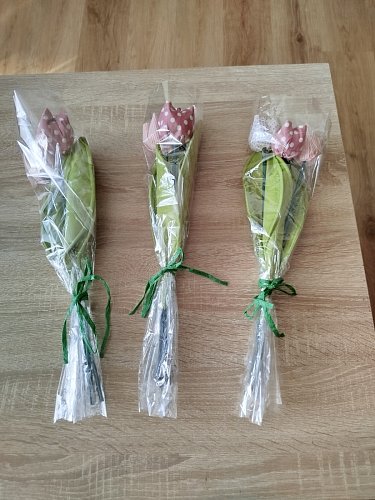 Kytička šitých tulipánů