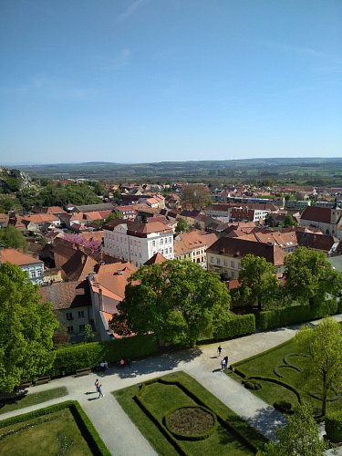 Zámecká zahrada zve k procházce...