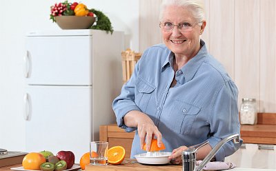 Pro ženy je ovoce lahůdka, pro muže nutné zlo. Ve vyšším věku se to projeví