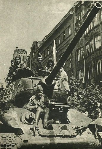 jeden-z-prvnich-tanku.jpg