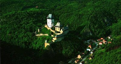 karlstejn-hrad-letecky-pohled-beroun-c1713-169040024.jpeg