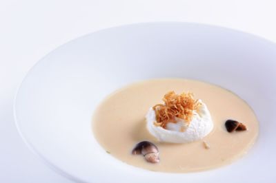 Podzimní recept: Krémová kulajda se zastřeným vejcem a čerstvým koprem