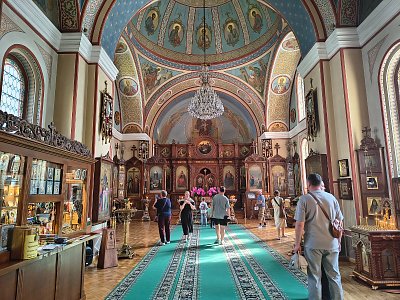 kv-interier-pravoslavneho-chramu-petra-a-pavla.jpg