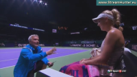 Vítězce Carolině Wozniacki radil při utkání její trenér otec