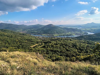 Moře středohorského lesa pode mnou *