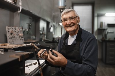 Práce v důchodu? Aktivní stárnutí je trendem i nutností