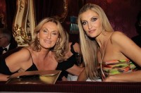 Vlevo matka a vpravo dcera Tereza Maxová