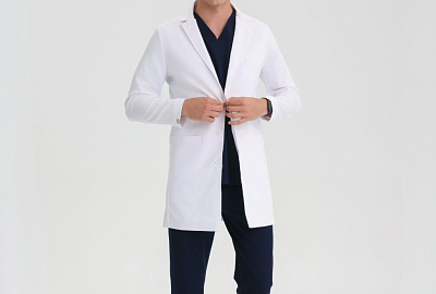 Profesní vzhled bez obětování pohodlí – jak dobře zvolený zdravotnický oděv mění každodenní práci