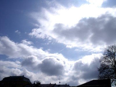 Mraky nad náměstím