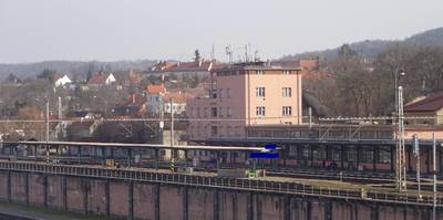 nadrazi-s-perony.jpg
