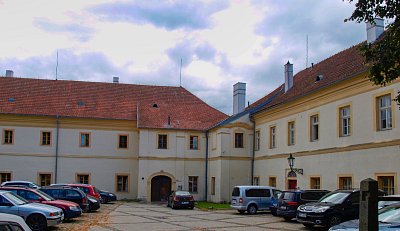 nadvori-byvaleho-paulanskeho-klastera.jpg