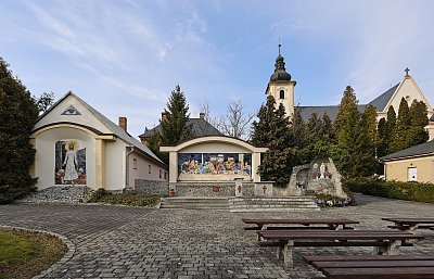 Venkovní oltář s reliéfem Poslední večeře*