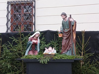 Před Bazilikou na Mendlově náměstí *