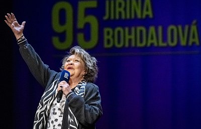 Jiřina Bohdalová: česká herecká ikona slaví 95. narozeniny