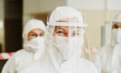 Komentář: Proti covidu funguje hlavně zdravý rozum, ne politické preference
