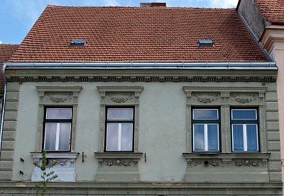 pruceli-domu-na-namesti-miru.jpg
