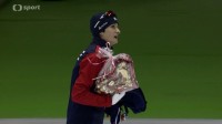 Martina Sáblíková dostala vedle medaile i velké čokoládové srdce
