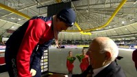 Martina Sáblíková přebírá zlatou medaili