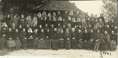 Setkání v Protivanově v roce 1947 - moje babička nahoře vpravo měla v té době 57 roků