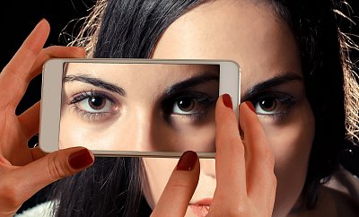 Může oko vypadnout z důlku? A proč lháři méně mrkají? Přísloví versus realita aneb jak to vidí oční lékaři